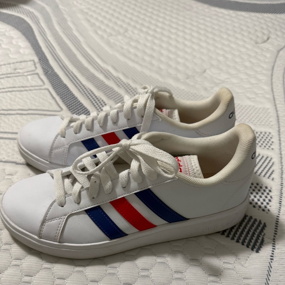 GRAND COURT TD LIFESTYLE COURT- Adidas